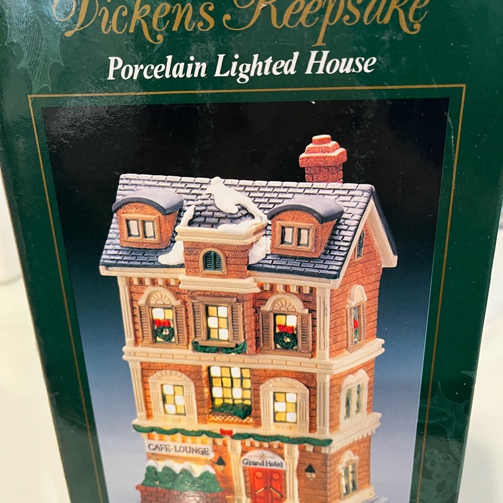 Dickens Keepsake Porcelain Lighted House Grand Hotel Café Lounge w/ Box 1994